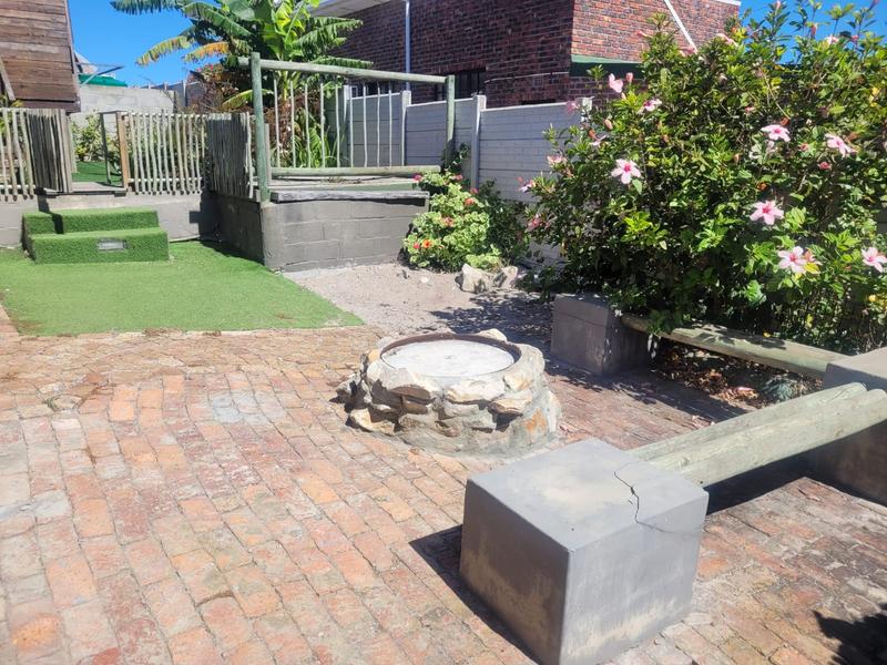 4 Bedroom Property for Sale in Kleinbaai Western Cape